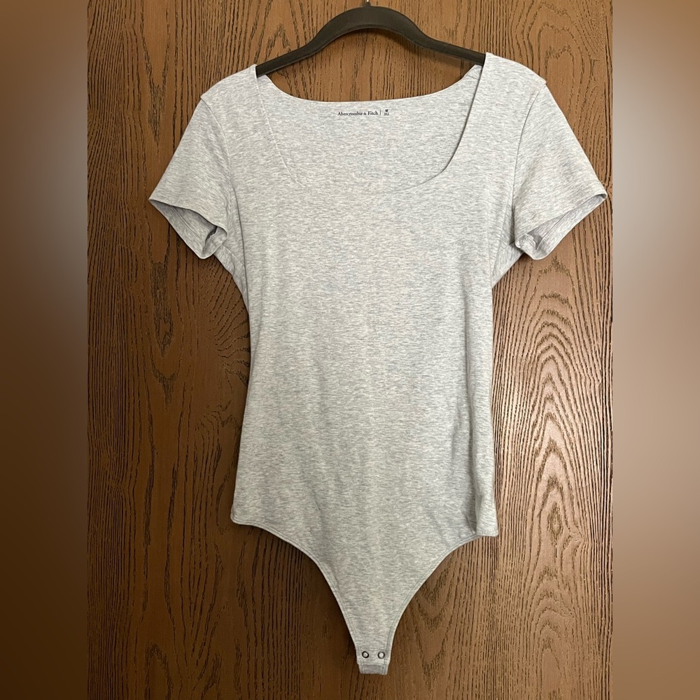 Abercrombie & Fitch Gray Fitted Short Sleeve Bodysuit